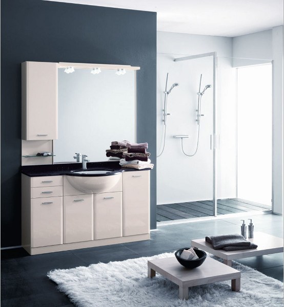 Badgestaltung im klassisch-eleganten Stil, ausgestattet mit einer bequemen Dusche für zwei Personen